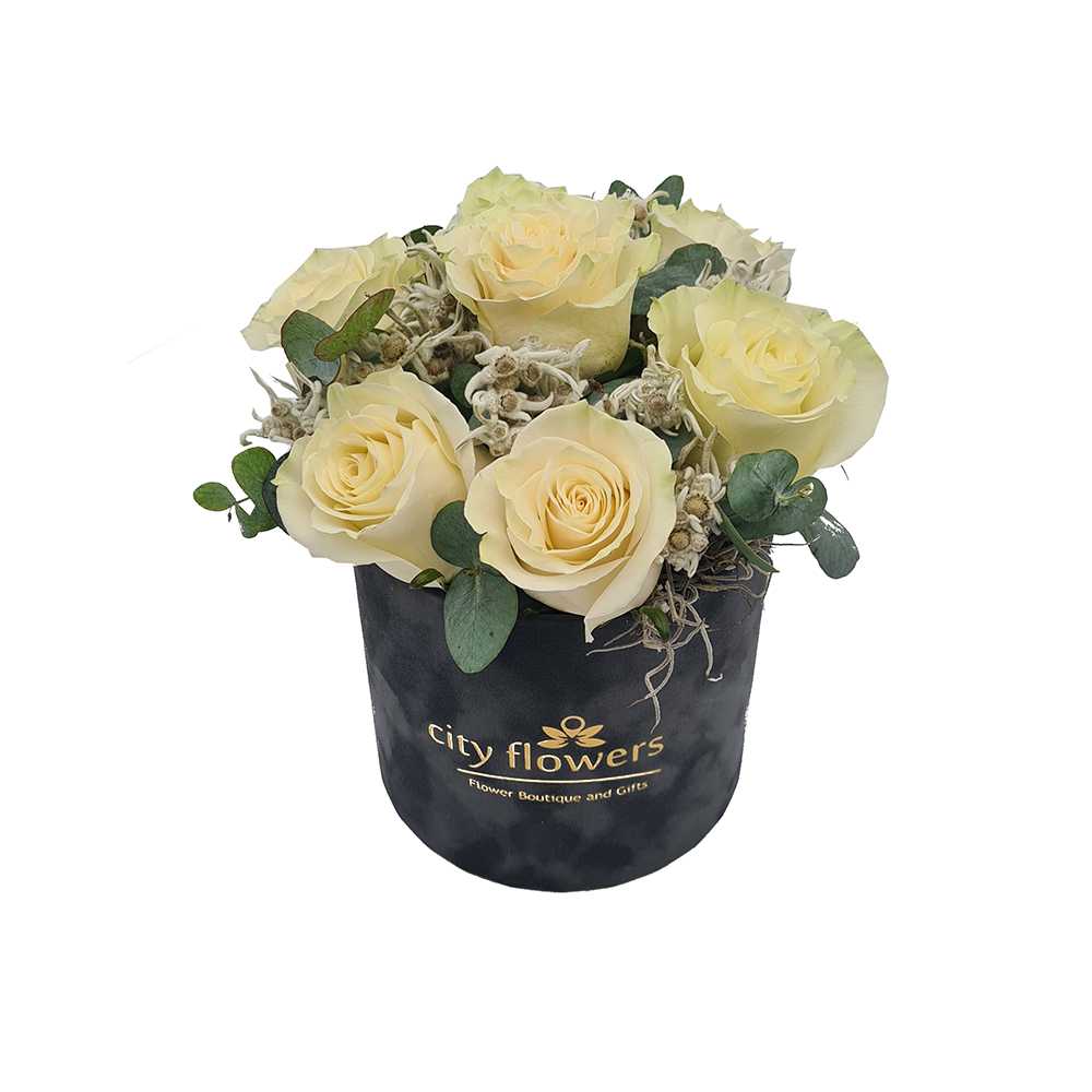 Cutie cu trandafiri albi si floare de colt (2)
